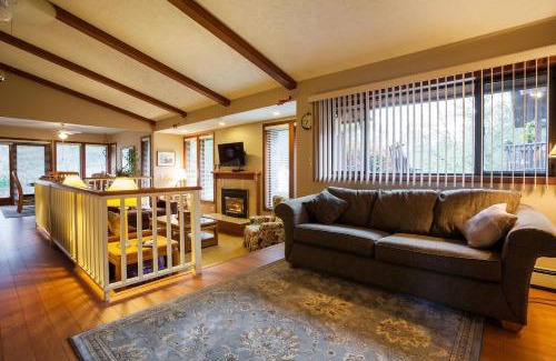 North Saanich House | Coles Bay Vacation Retreat
