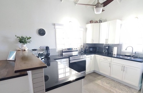 Middle Caicos Villa | Colibri Oasis 3-BR Villa in wonderful Grace Bay with Pool steps from your door!