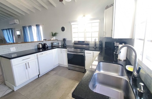 Middle Caicos Villa | Colibri Oasis 3-BR Villa in wonderful Grace Bay with Pool steps from your door!