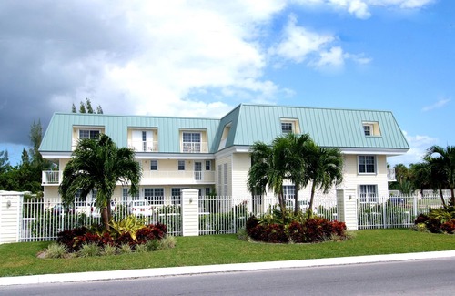 Bahama Reef Apartment | Colindale Apartments