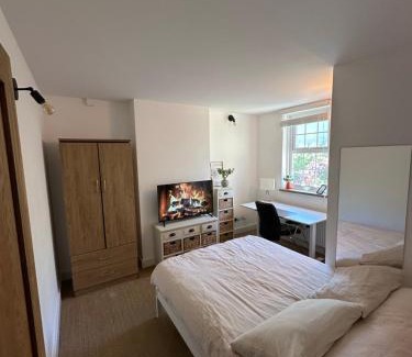Burnt Oak House | Colindale Lush Stay 30 mins central London