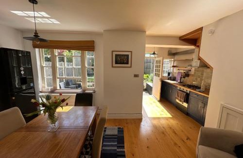 Burnt Oak House | Colindale Lush Stay 30 mins central London
