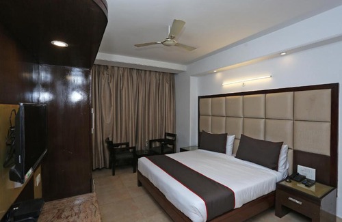 Bullawala Hotel | Collection O 75007 Valley Plaza On Dilla Ram Chowk Rajpur Road