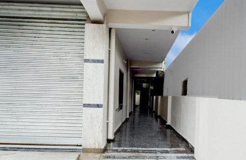 Ibrahimpatan Hotel | Collection O Bongloor Bus Terminal Hyderabad Formerly Nallavolu VMR