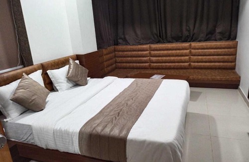 Anand Hotel | Collection O Hotel Green Park