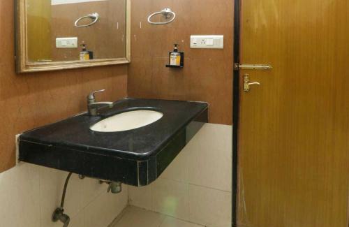 Kadipur Hotel | Collection O Ranipur - Dhaney Crossway Formerly Saroj Inn