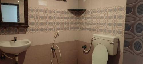 Thirukadaiyur Hotel | Collection O Thirukadaiyur Bus Terminal Formerly Royal Sri Amirthayoga