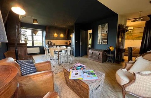 Saint-Laurent-du-Mottay Cottage | Collector's cottage. A cocoon in the heart of nature, objects and history