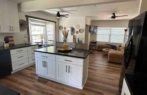 Bonita House | College Cottage