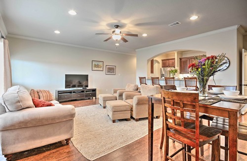 College Station House | College Station Townhouse w/Private Patio