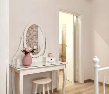 Civitanova Marche Apartment | Colleoni 19 Parigi, Appartamento superior con corte privata