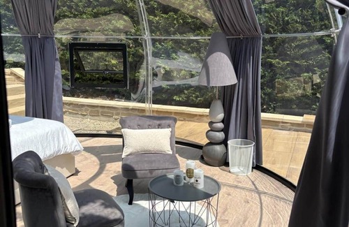 Bathernay Bed & Breakfast | CollinéA La Bulle StelléA Sleep under the stars!