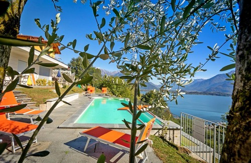Vercana House | Collinetta Orchidea Bungalow Holiday Apartment with Pool