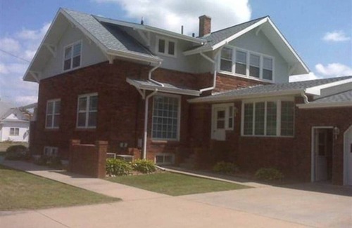 Hastings Apartment | Collosal Craftsman-4 BR, 9 Beds-Sleeps 1 to 14!
