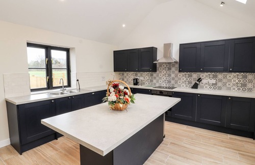 Northop Hall Cottage | COLOMENDY ALPACA FARM - FARM HOUSE, family friendly in Northop Hall