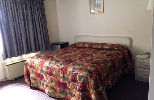 East Windsor Hotel | Colonade Motel