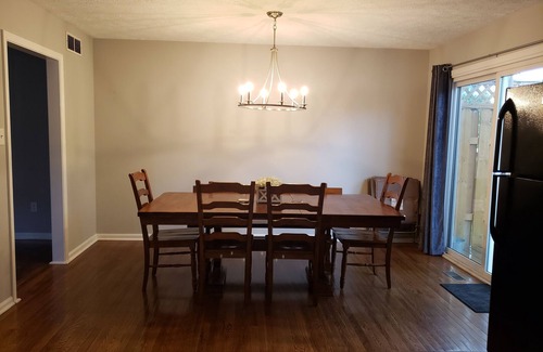 Winchester House | Colonial Getaway near Old Town Historic Winchester
