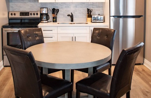 Grand Bend Cottage | Colonial Hotel & Suites - Bellevue Chalet