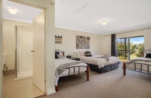 Allans Flat House | Colonial Inn Guest Rooms