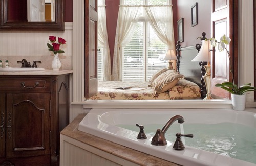 Smithville Bed & Breakfast | Colonial Inn