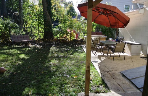 Leonia House | Colonial style house with 3 bedrooms , family room , backyard .