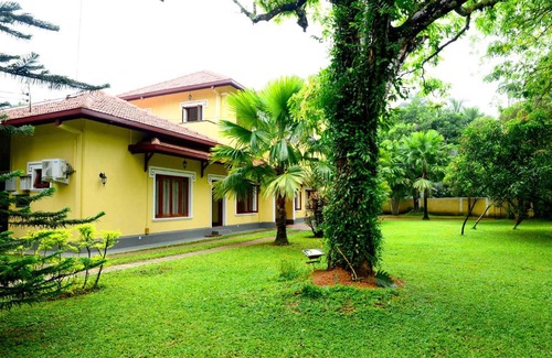Padukka House | Colonial Villa Padukka