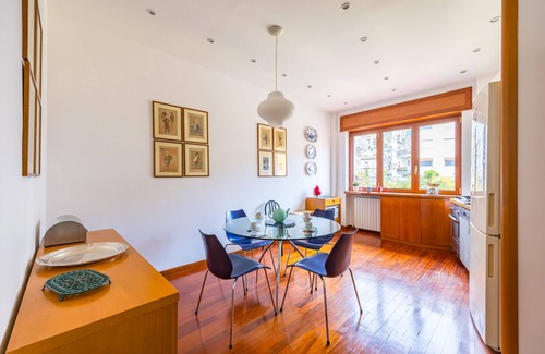 Chiaia Apartment | Colonna classic style Apartment by Wonderful Italy