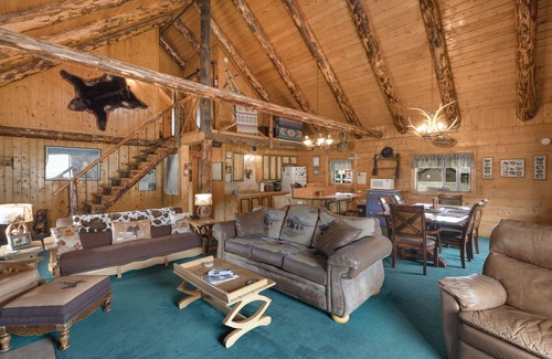 South Fork House | Colorado Cabin 20 Mins to Wolf Creek Ski Area - Private Hot Tub