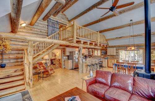 Grand Lake House | Colorado Log Cabin minutes to Lakes, National Park and more!