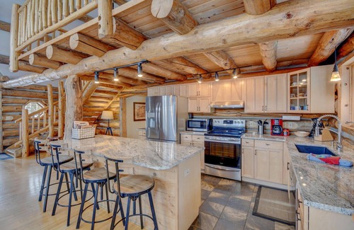 Grand Lake House | Colorado Log Cabin minutes to Lakes, National Park and more!