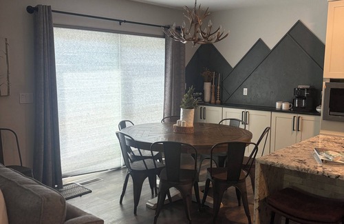 Edwards House | Colorado Mountain Getaway - nNEWLY RENOVATED plus Air Conditioning!