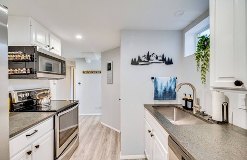 Pleasant Valley Apartment | Colorado Springs Apt w/Private Hot Tub