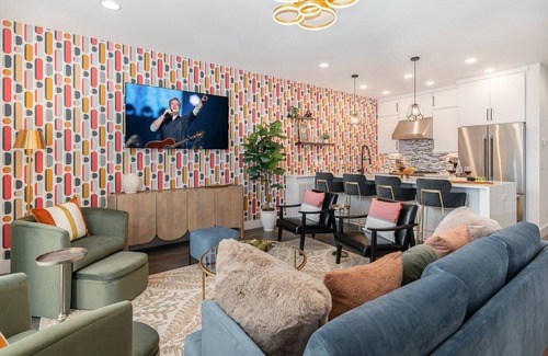 Katie Hill Neighborhood House | Coloratura - 2 Units w/Hot Tubs - Near Broadway
