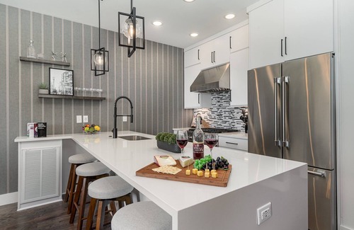 Katie Hill Neighborhood House | Coloratura - 2 Units w/Hot Tubs - Near Broadway