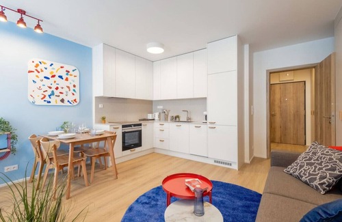 Holesovice Apartment | Colorful Apartment Balcony Free Parking