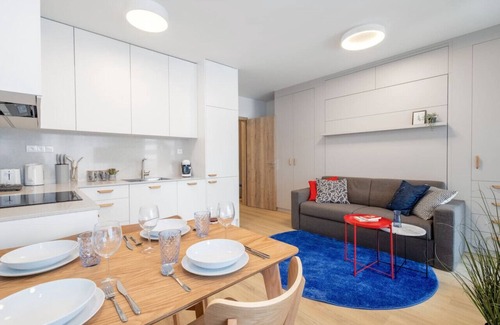 Holesovice Apartment | Colorful Apartment Balcony Free Parking