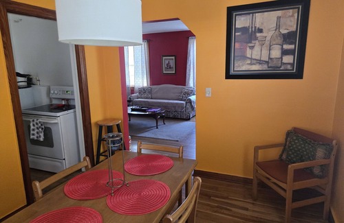 Murray Hill House | Colorful Family Friendly, Pet Friendly Bungalow, Sleeps 6 - Jacksonville, FL