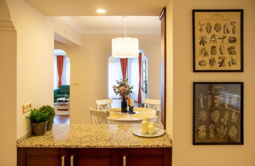 Karsiyaka Apartment | Colorful Flat near Karsiyaka Coast in Karsiyaka