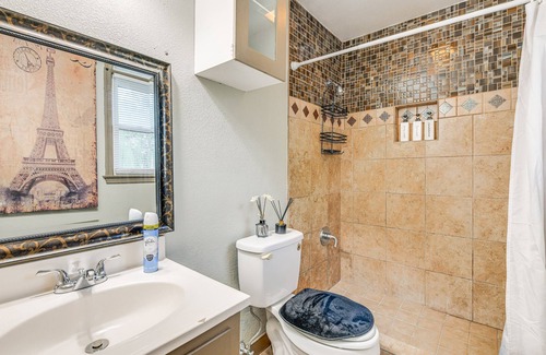 Hopewell House | Colorful Hopewell Home ~ 5 Mi to the James River!