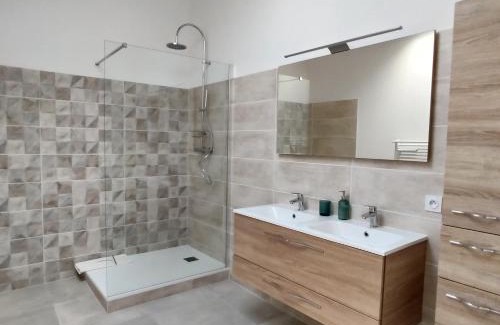 Meze Apartment | ColorMix 3 étoiles - 95m2 Plein Centre - Ensoleillé Climatisé
