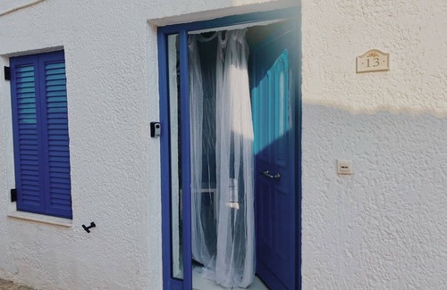 Malia House | Colourful Cottage in the old village, close to everything & 15min walk to beach