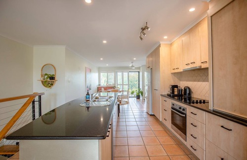 Shelly Beach House | Colourful Shelly Beach Townhouse + Pet-friendly