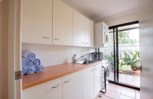 Shelly Beach House | Colourful Shelly Beach Townhouse + Pet-friendly