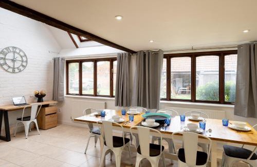 Oxford House | Colthorn Farm Cottage By Aryas Properties - Oxford