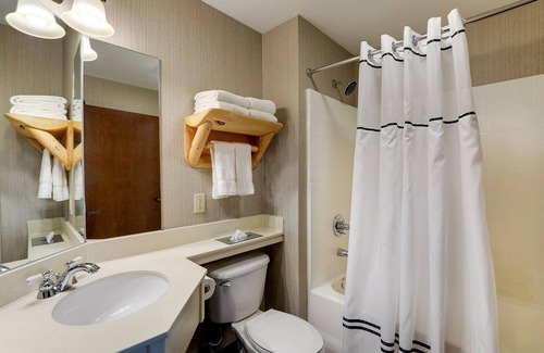 Columbia Hotel | Columbia Stay in Style: Rustic Rooms, Heated Pool & On-site Bar