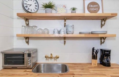 Columbus House | Columbus First Tiny House! Cozy, Modern, and Fun!