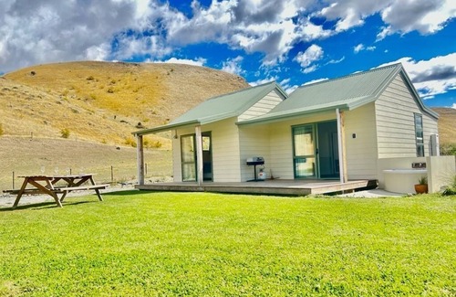 Tarras Cottage | Come and stay at the Enchanted Gold Miners Cottage. A tranquil relaxing breaknnn