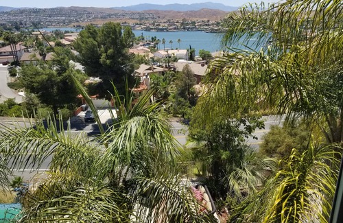 Canyon Lake House | Come! Enjoy "A Bit-o-Paradise" on Vacation Drive. Catch our daily sunsets.
