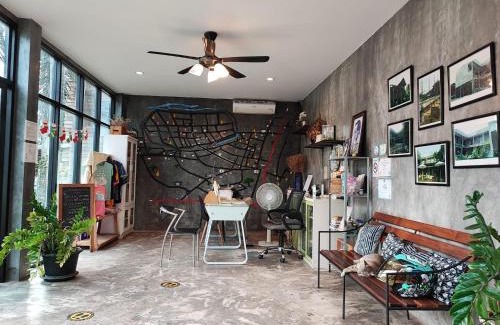 Pa Maet Hotel | Come Moon Loft Hotel