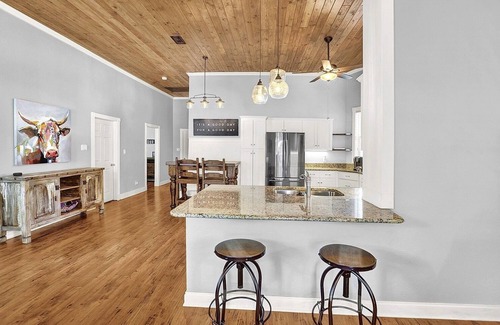 Hondo House | Come Relax: 2 K Bedrooms, Dogs Welcome